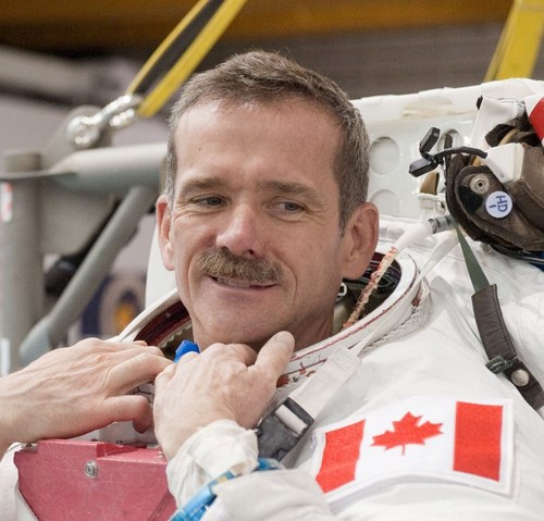 Date: 03-14-12Location: NBLSubject: Expedition 35 (Soyuz 33S) crew members Tom Marshburn and Chris Hadfield during EVA training at the NBL.Photographer: James Blair