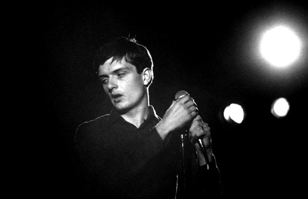 ian-joy-division-16573046-601-389