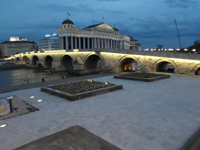Камен мост
