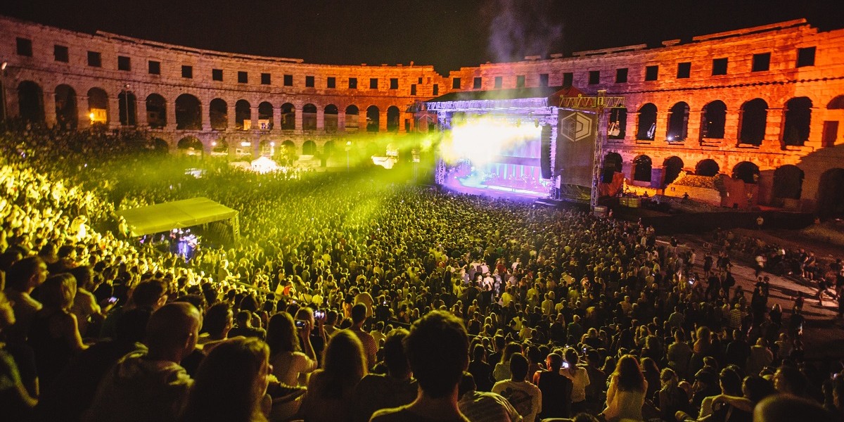 Балкон3 ве носи во Пула на Dimensions Festival 2019!